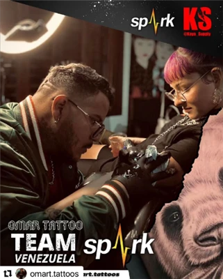 Spark Cartridges sponsors tetovējums mākslinieks